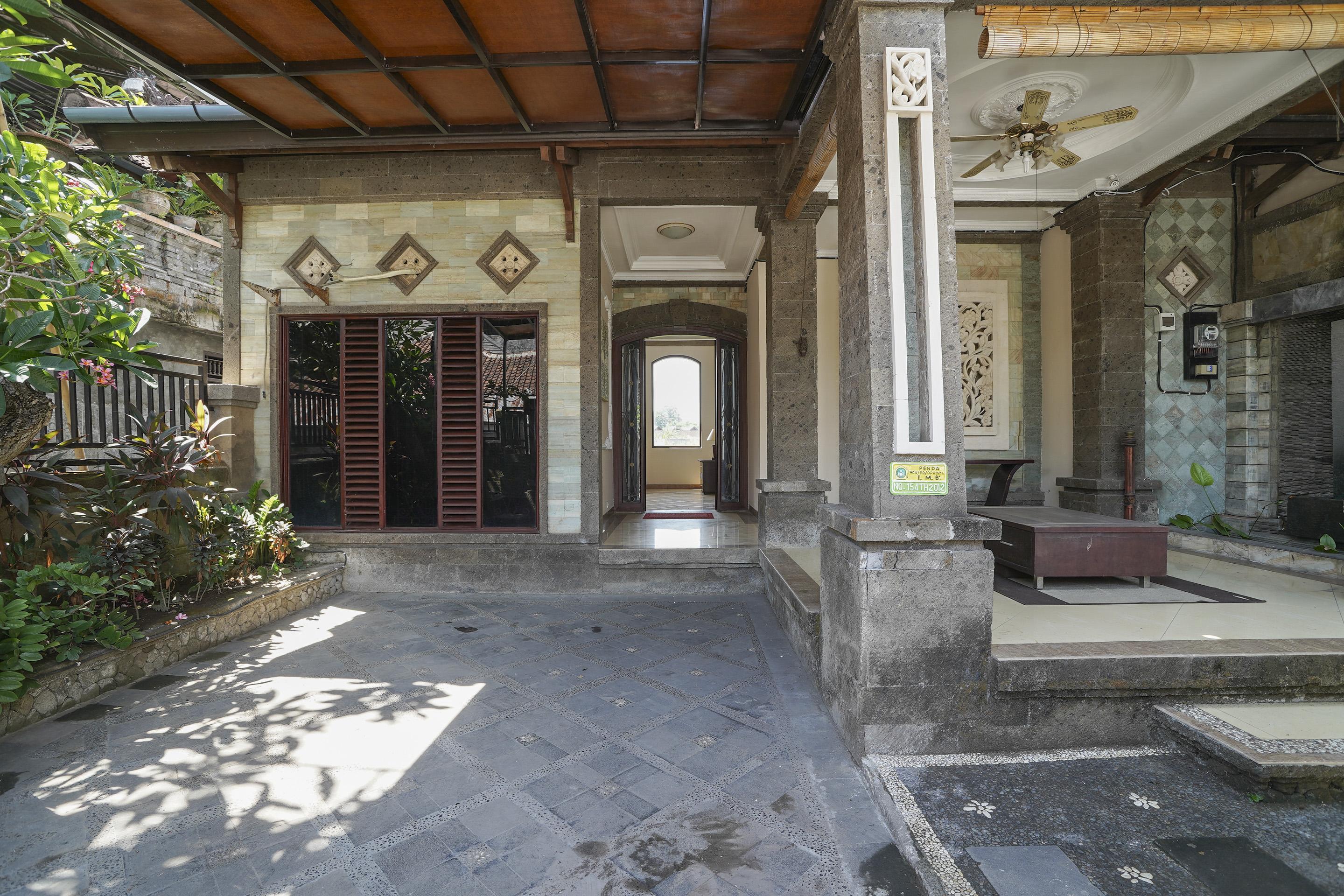 Oyo 2321 Griya Shanti Homestay Ketewel Екстериор снимка
